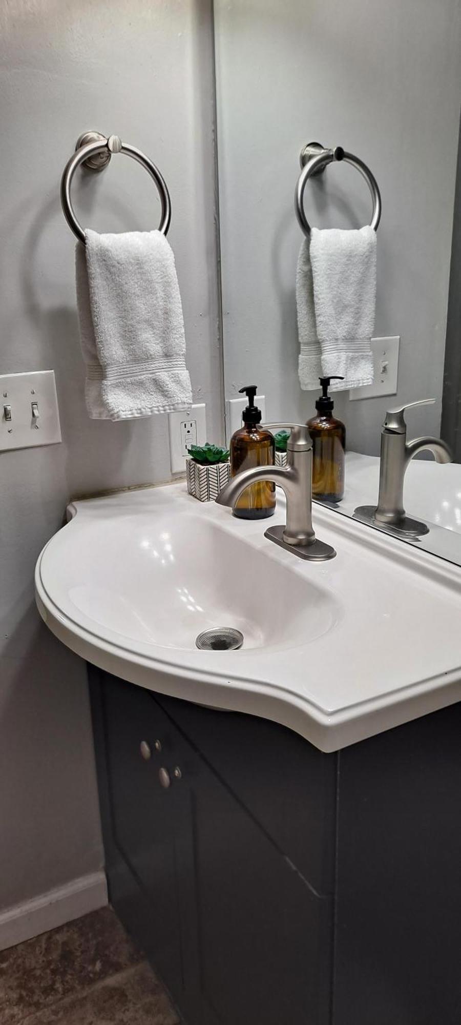 Apartment Modern Duplex Near Arenas, Hospitals, Universities, & Attractions Tower Grove