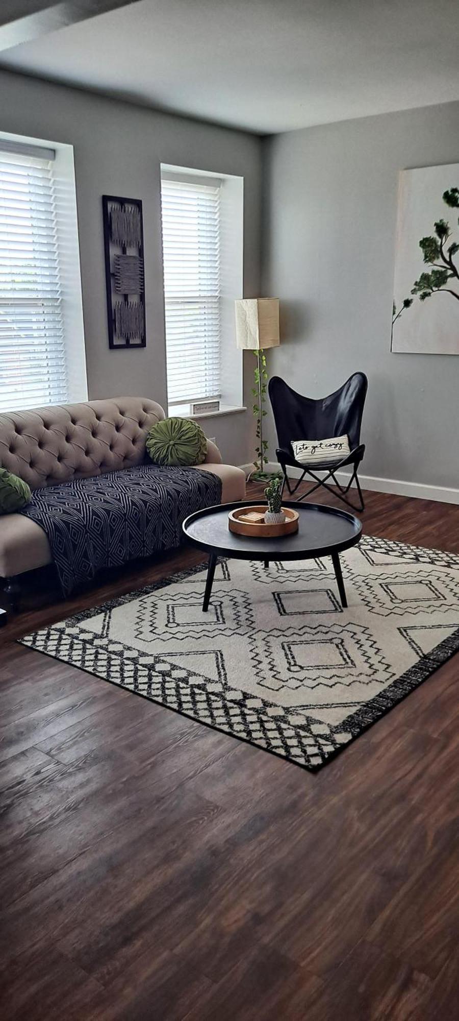Modern Duplex Near Arenas, Hospitals, Universities, & Attractions *