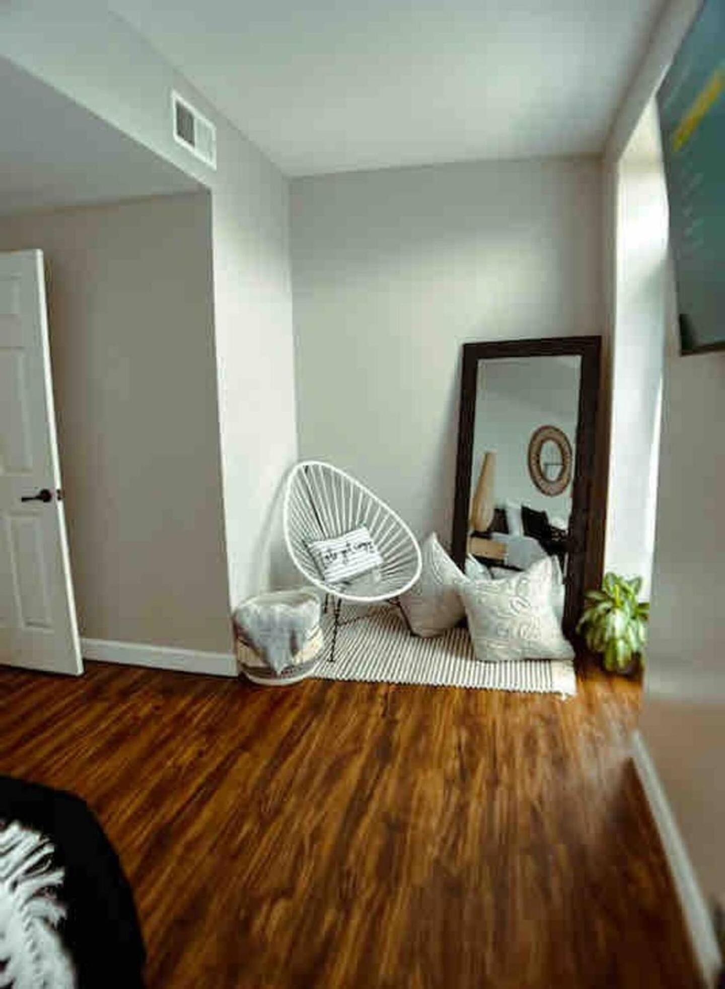 Modern Duplex Near Arenas, Hospitals, Universities, & Attractions Apartment Tower Grove