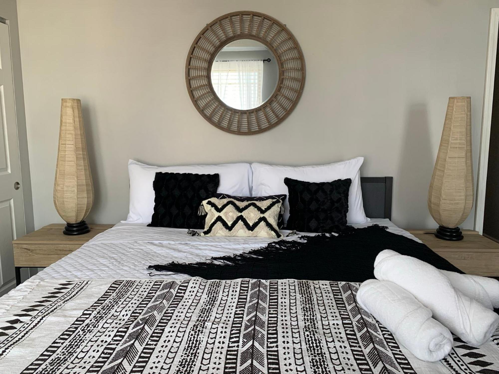 Modern Duplex Near Arenas, Hospitals, Universities, & Attractions Tower Grove