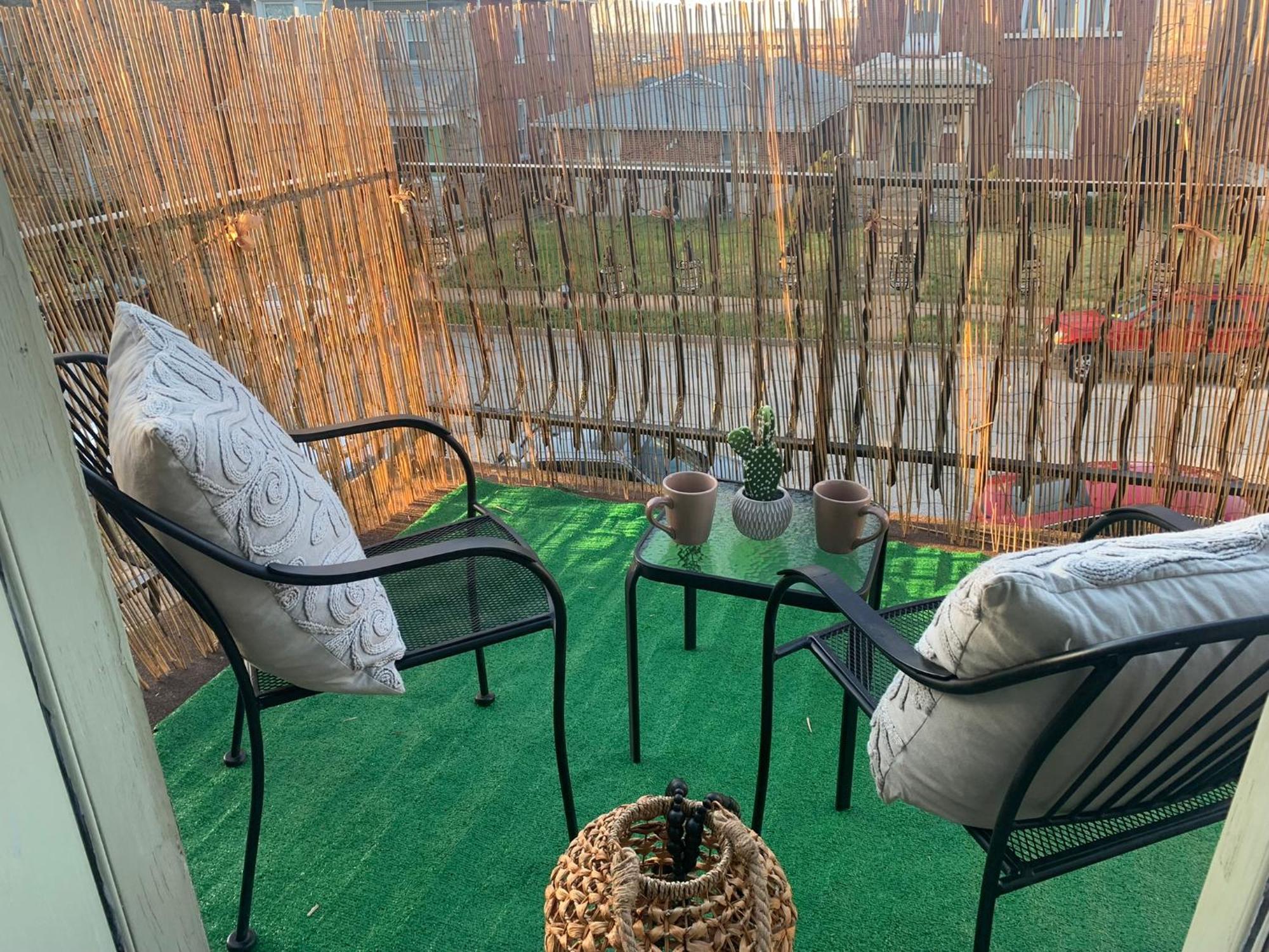 Apartment Modern Duplex Near Arenas, Hospitals, Universities, & Attractions Tower Grove